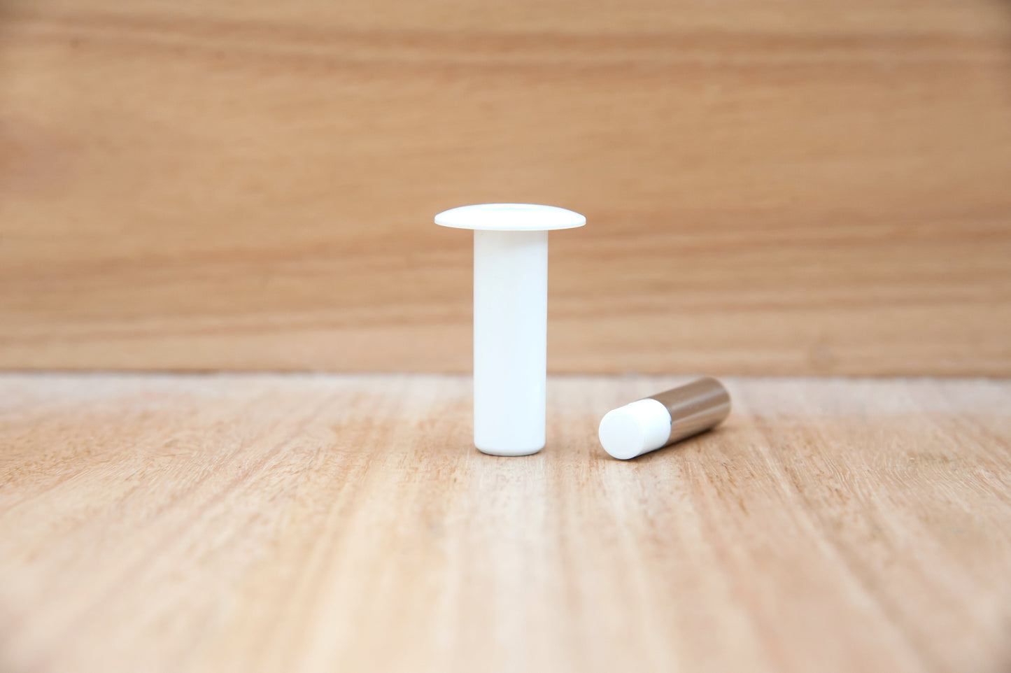 FLUSH MOUNTED CONCEALED MAGNETIC DOORSTOP WITH HOLD-OPEN FUNCTION - WHITE TRADE PK