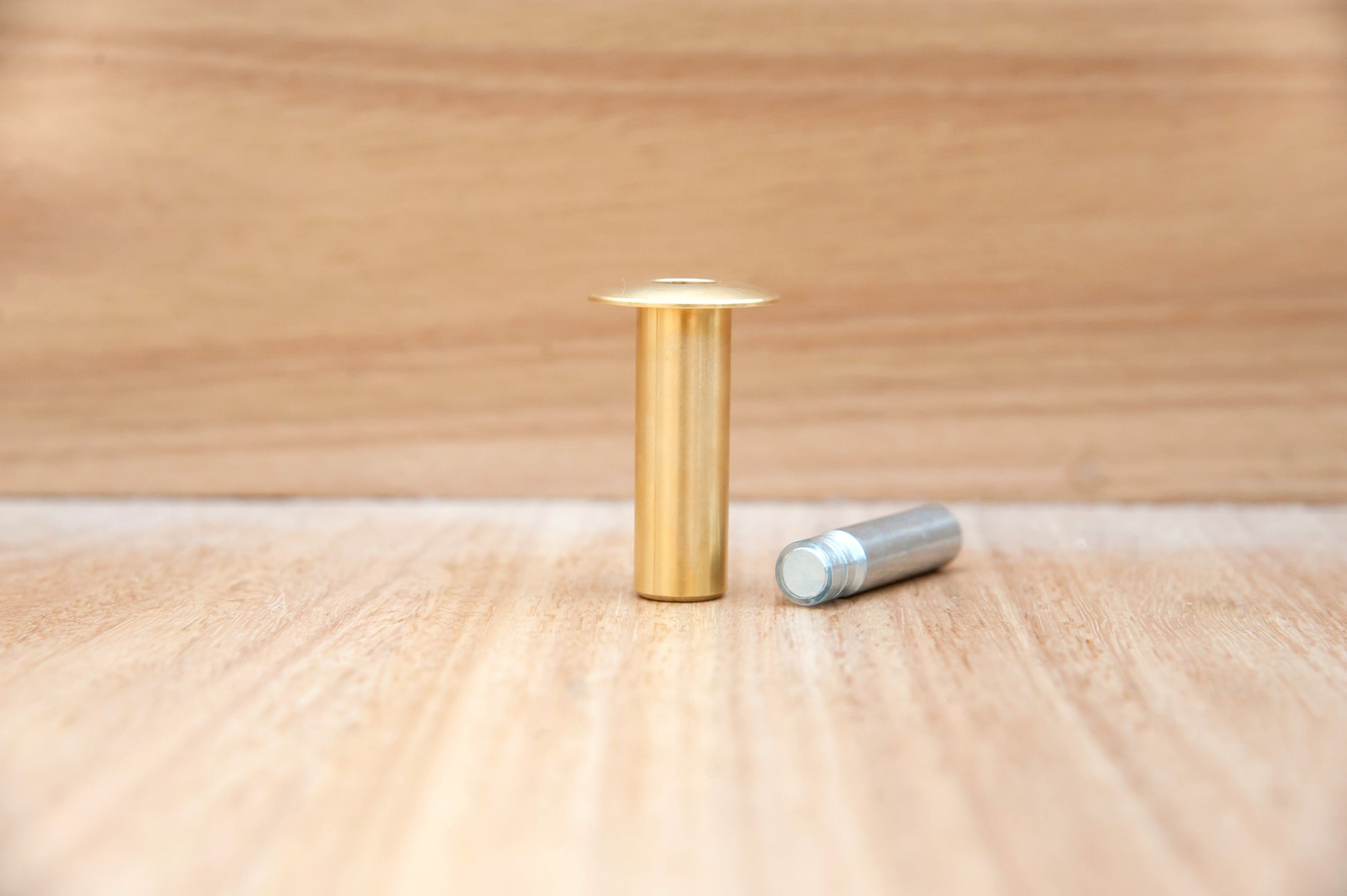 FLUSH MOUNTED CONCEALED MAGNETIC DOORSTOP WITH HOLD-OPEN FUNCTION - BRASS TRADE PK
